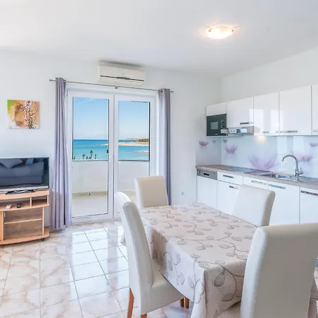 Appartement Beautiful In *