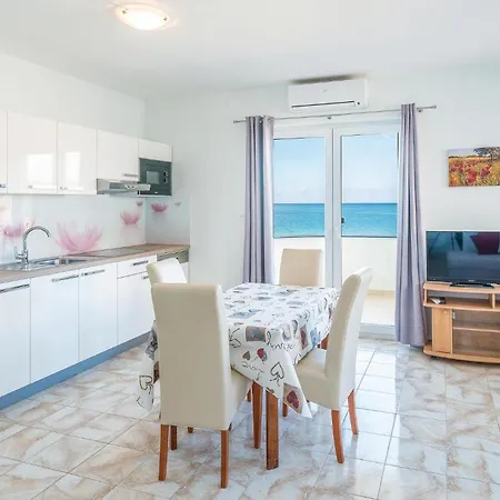 In With House Sea View Apartment Povljana